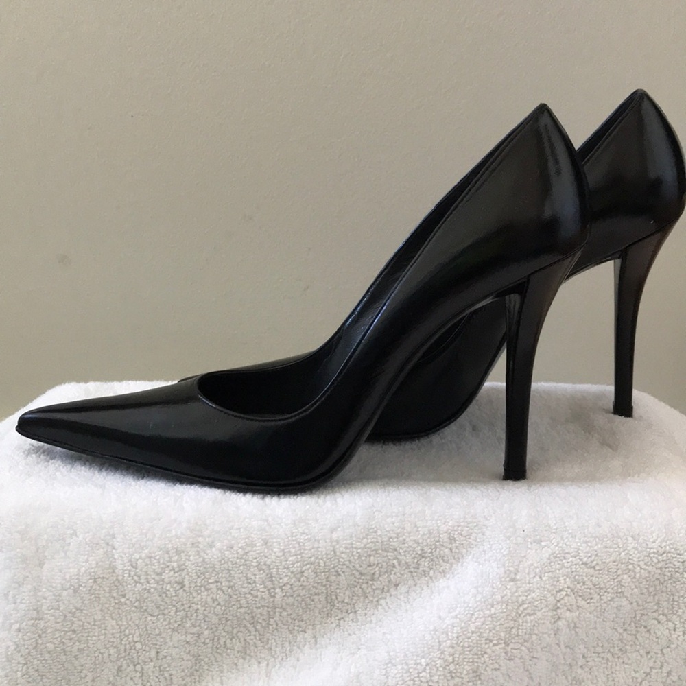 Stuart Weizmann Pumps